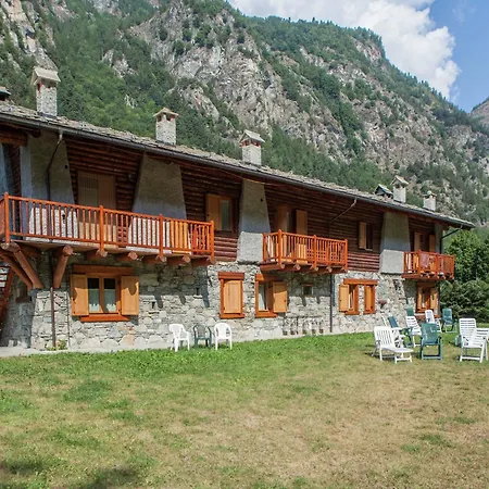 Apartment Village Situated In A Quiet Area *