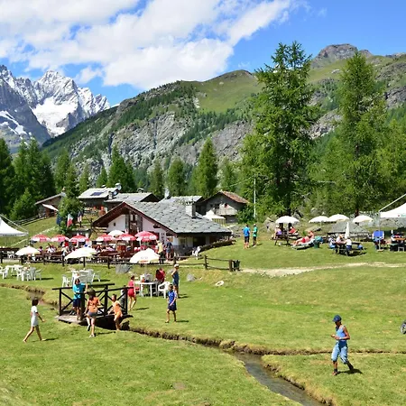 Village Situated In A Quiet Area Apartment *