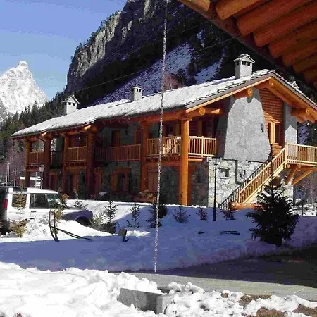 Apartment Village Situated In A Quiet Area *